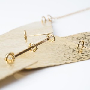 ELOÏSE FIORENTINO - Collier plastron AILLEURS